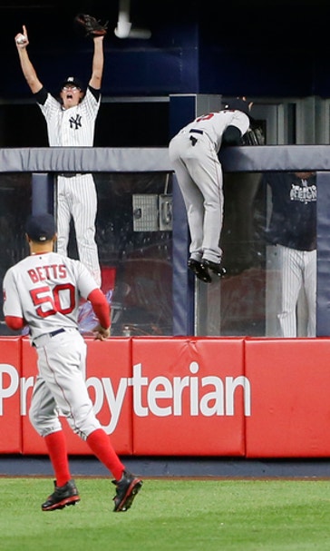 Teixeira hits game-winning slam, Yankees stun Red Sox 5-3